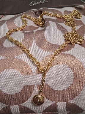 AUTHENTIC GUCCI GOLD PLATED  PULLER ON A GOLD TONE CHAIN